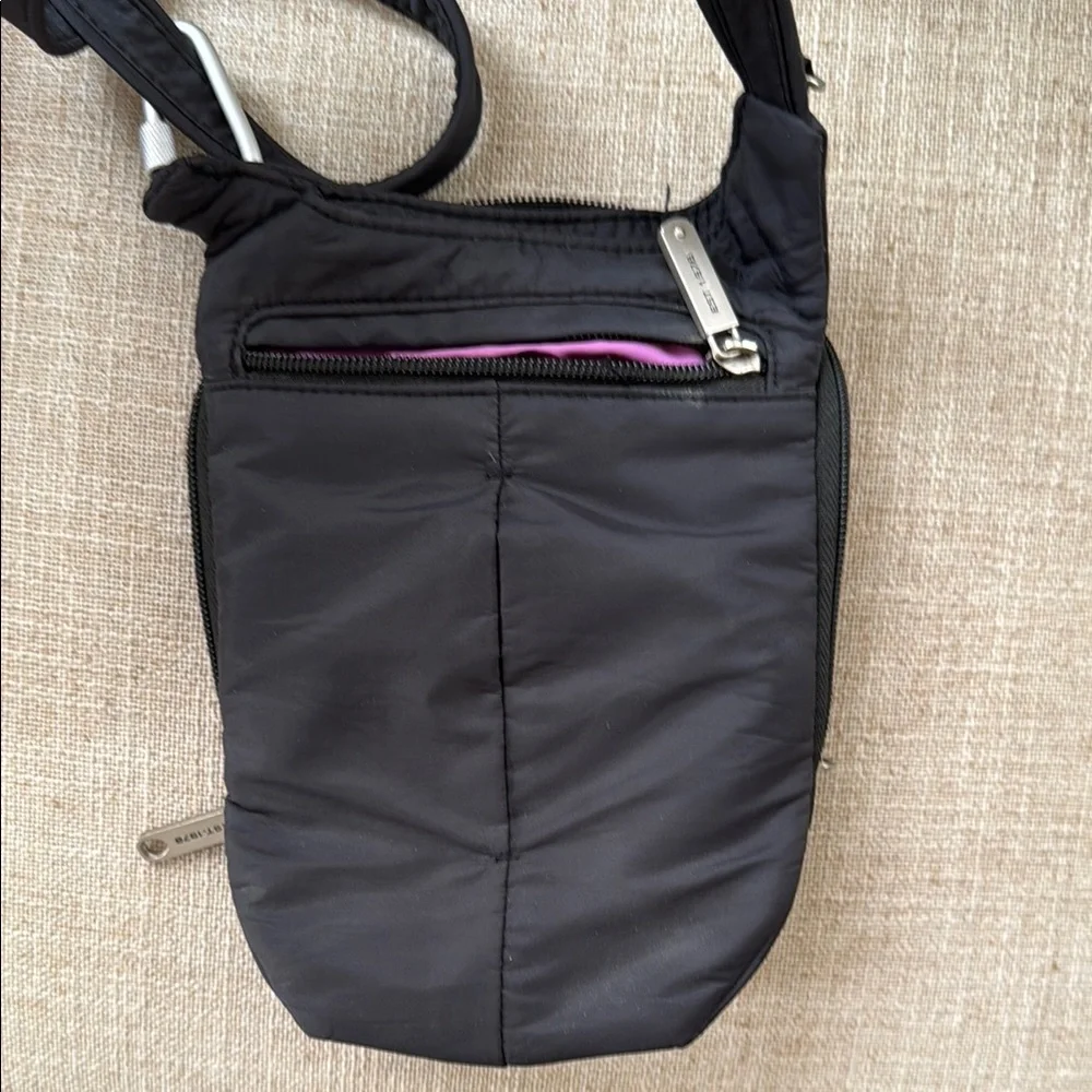 Travelon Anti Theft Classic Bag - Picture 5 of 5